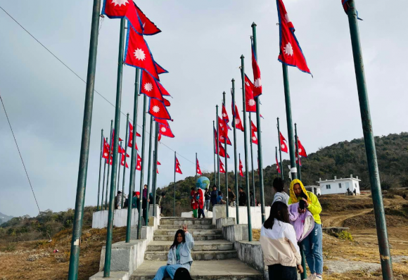 गुफाडाँडामा आन्तरिक पर्यटकको चहलपहल